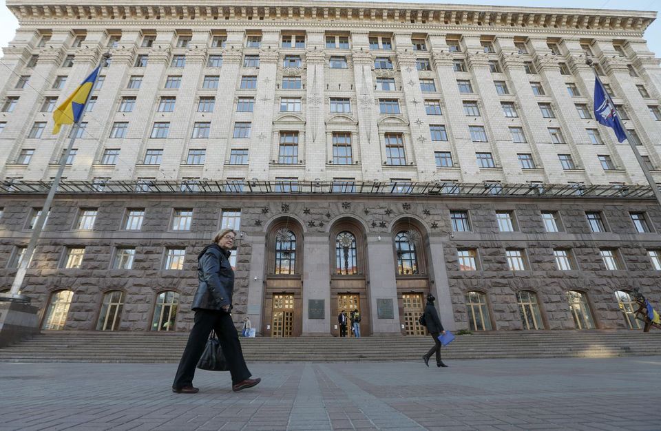 Ukraine pushes for debt freeze to dodge hard default